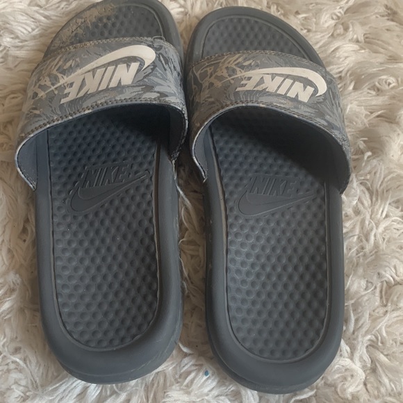 Grey Nike Slides - Picture 3 of 4